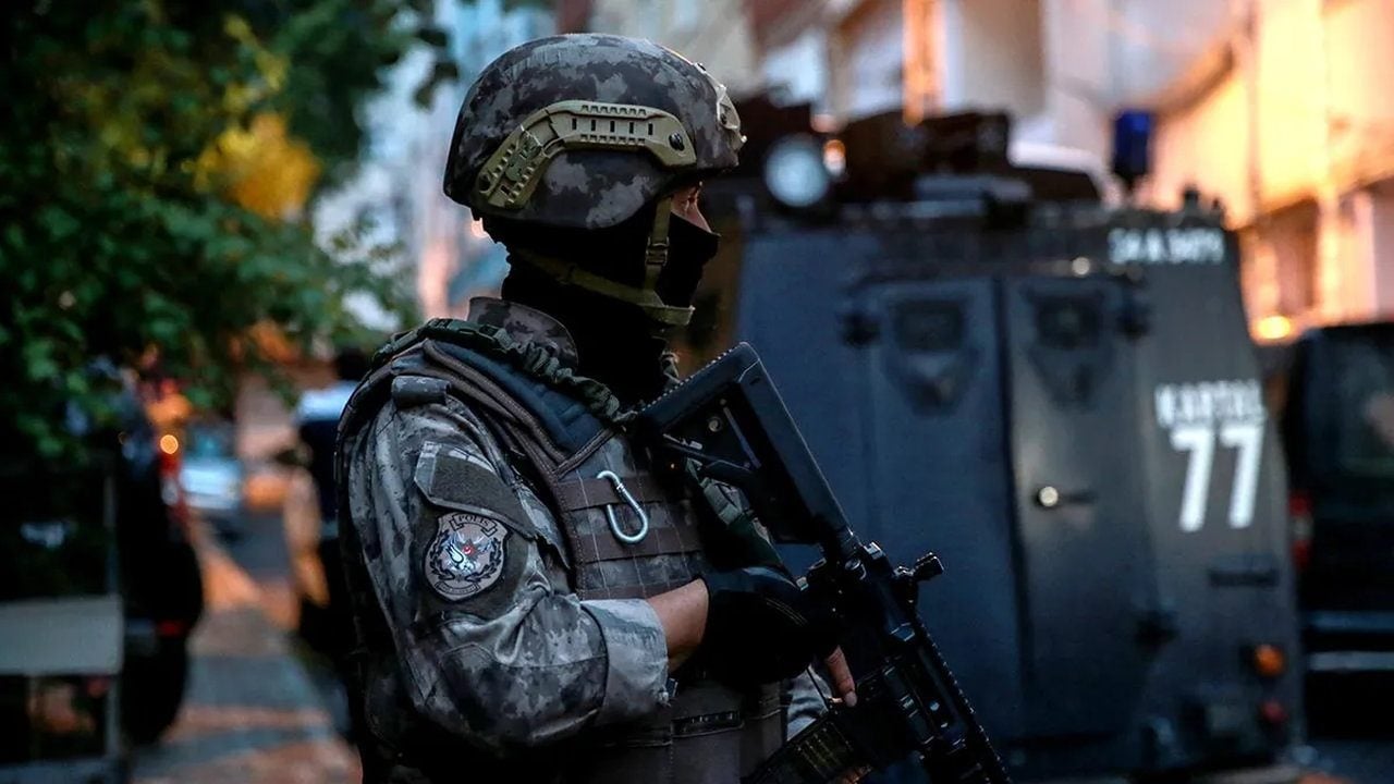 Foto - Türkiye güne dev operasyonla uyandı: 18 alçak kıskıvrak paketlendi