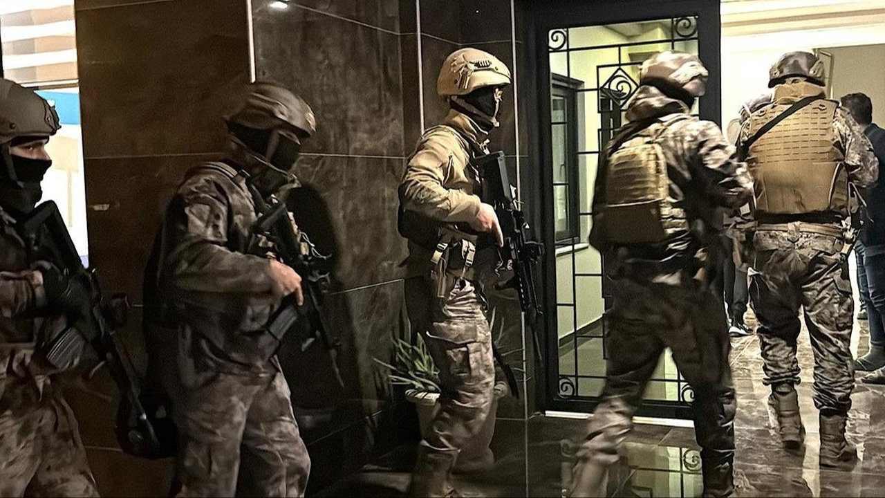 Foto - Türkiye güne dev operasyonla uyandı: 18 alçak kıskıvrak paketlendi