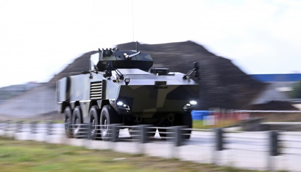 Foto - Türkiye için muhteşem gelişme! İlk kez görüntülenen yerli motorlu ilk 8x8 askeri aracı göreve hazır!