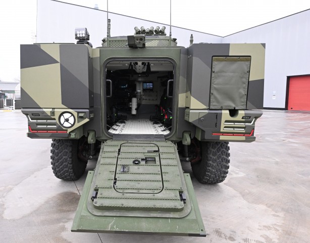 Foto - Türkiye için muhteşem gelişme! İlk kez görüntülenen yerli motorlu ilk 8x8 askeri aracı göreve hazır!