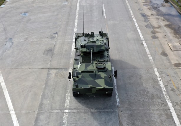 Foto - Türkiye için muhteşem gelişme! İlk kez görüntülenen yerli motorlu ilk 8x8 askeri aracı göreve hazır!