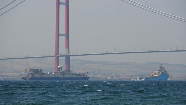 Türkiye için tarihi adımlar! Çanakkale'den geçti