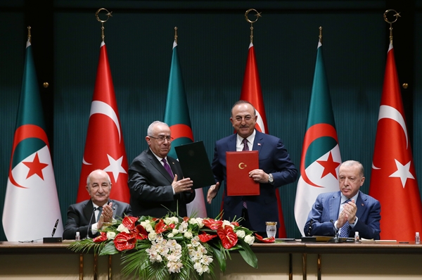 Foto - Türkiye ile Cezayir arasında imzalar atıldı