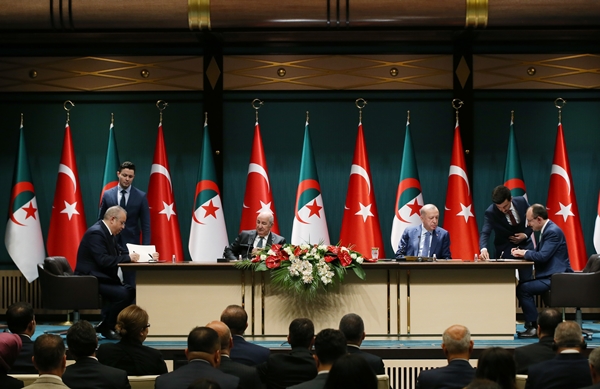 Foto - Türkiye ile Cezayir arasında imzalar atıldı