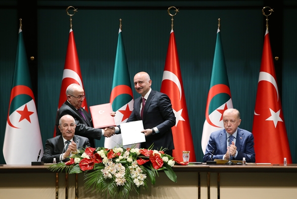 Foto - Türkiye ile Cezayir arasında imzalar atıldı