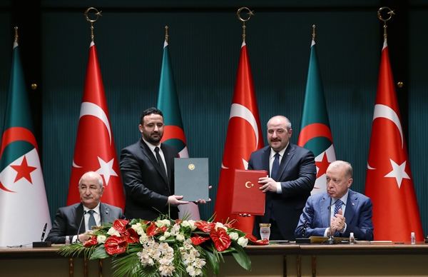 Foto - Türkiye ile Cezayir arasında imzalar atıldı