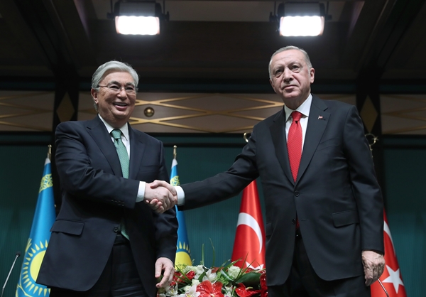 Türkiye ile Kazakistan arasında imzalar atıldı
