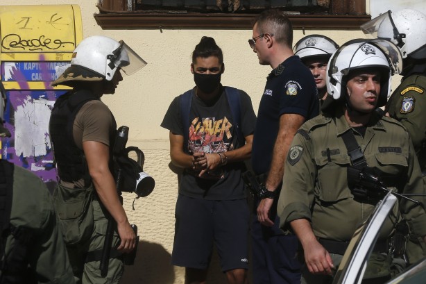 Foto - Türkiye ile uğraşan Yunanistan'ın başı dertte! Sokağa döküldüler