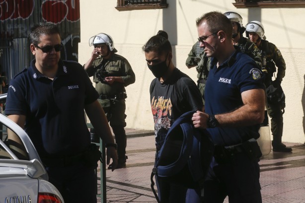 Foto - Türkiye ile uğraşan Yunanistan'ın başı dertte! Sokağa döküldüler