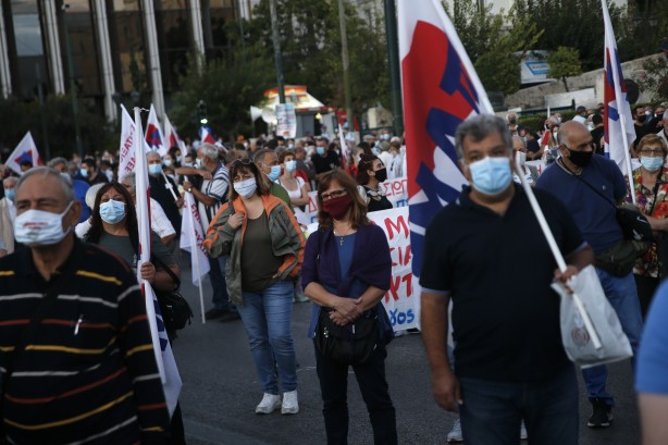 Foto - Türkiye ile uğraşan Yunanistan'ın başı dertte! Sokağa döküldüler