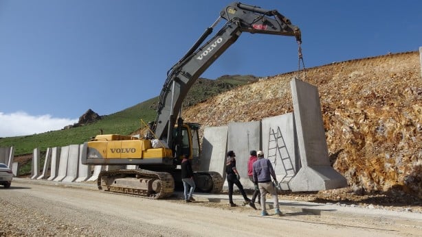 Foto - Türkiye İran sınırına örülen duvar 100 kilometreyi buldu