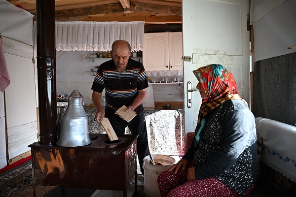 Foto - Türkiye kavrulurken orada sobayla ısınıyorlar