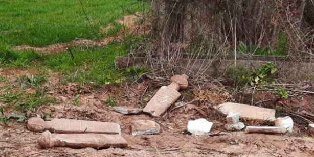 Türkiye kiliseleri restore ediyor! Yunanistan Osmanlı mezarlığına futbol sahası yapıyor