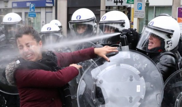 Foto - Türkiye kınamak için yarışa girenlerin portresi! ABD ve Avrupa polisinden orantısız güç
