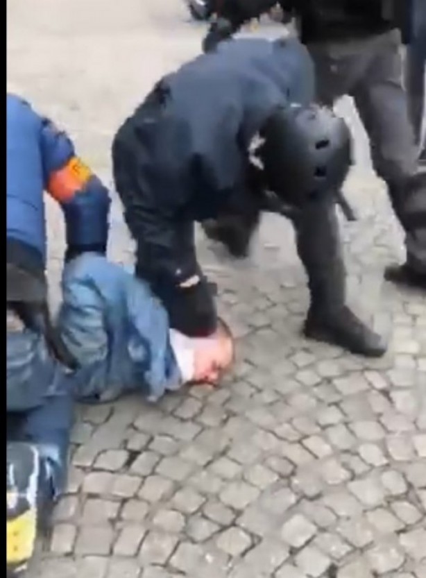 Foto - Türkiye kınamak için yarışa girenlerin portresi! ABD ve Avrupa polisinden orantısız güç