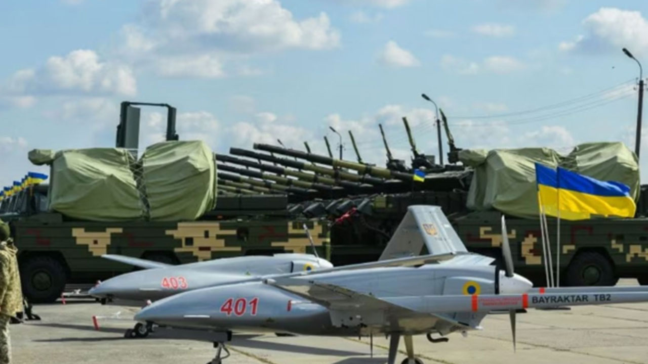 Foto - Türkiye o ülkeye TB2 SİHA yapmayı öğretmeye başladı! Yaptıkları SİHA'larla Rusya'yı vuracaklar