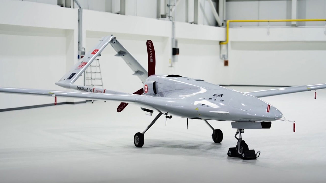 Foto - Türkiye o ülkeye TB2 SİHA yapmayı öğretmeye başladı! Yaptıkları SİHA'larla Rusya'yı vuracaklar