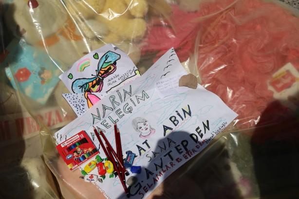 Türkiye'nin yüreği onunla yandı! Narin'in mezarına ziyaretçi akını