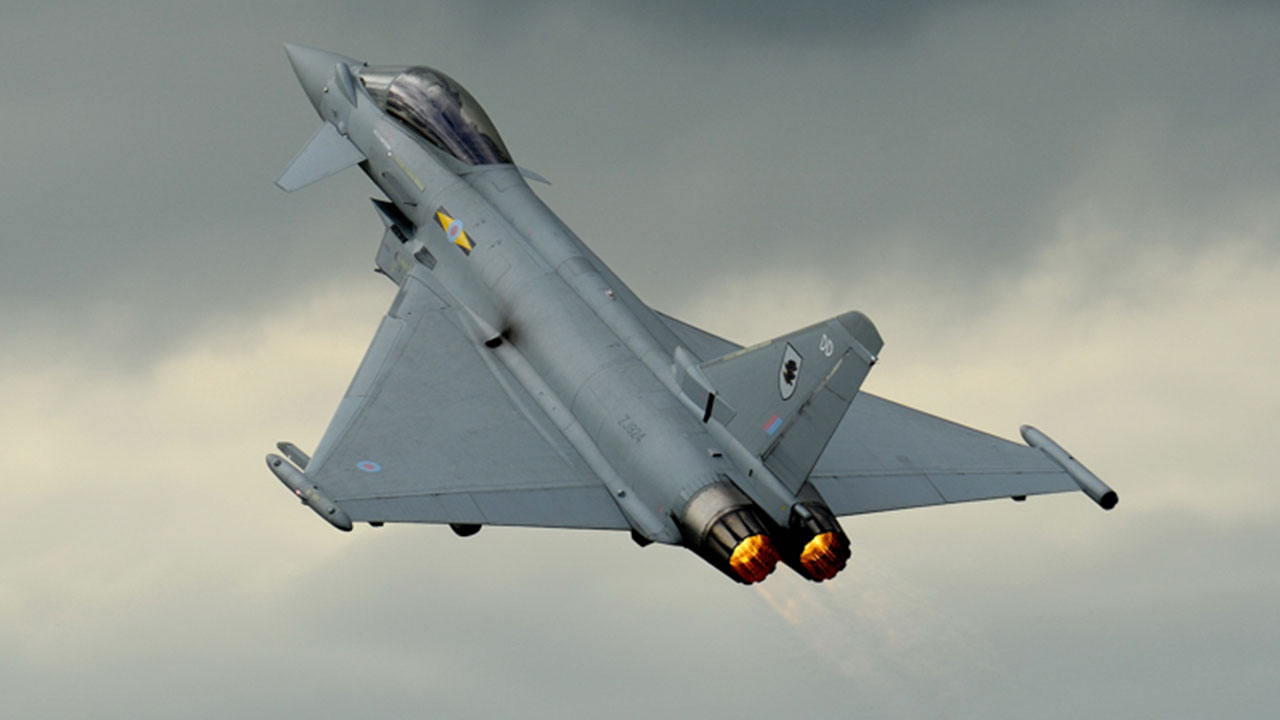 Foto - Türkiye oyalanırken Eurofighter savaş uçakları oraya iniyor