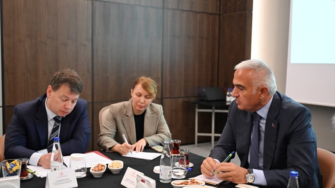 Foto - Türkiye-Rusya hattında hedef: Bakan Ersoy'dan Türkiye-Rusya hava köprüsü güçlendirme hamlesi