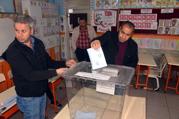 Foto - Türkiye sandık başında! İşte yurttan oy verme manzaraları