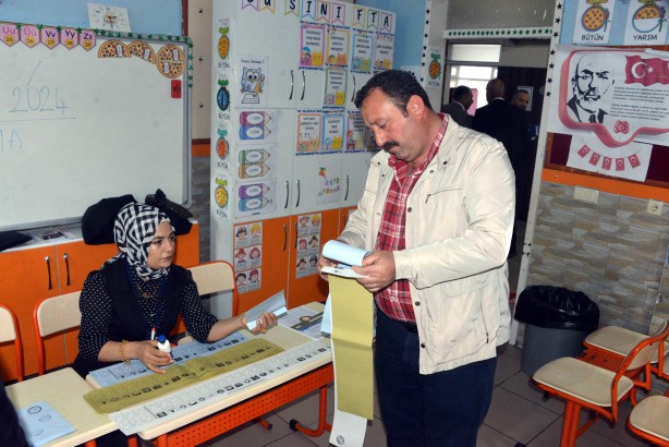 Foto - Türkiye sandık başında! İşte yurttan oy verme manzaraları