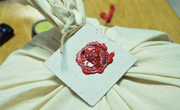 Foto - Türkiye seçim tarihinde görülmemiş olay! Temizlik görevlisi seçimlerin bittiğini düşünüp oyları çöpe attı