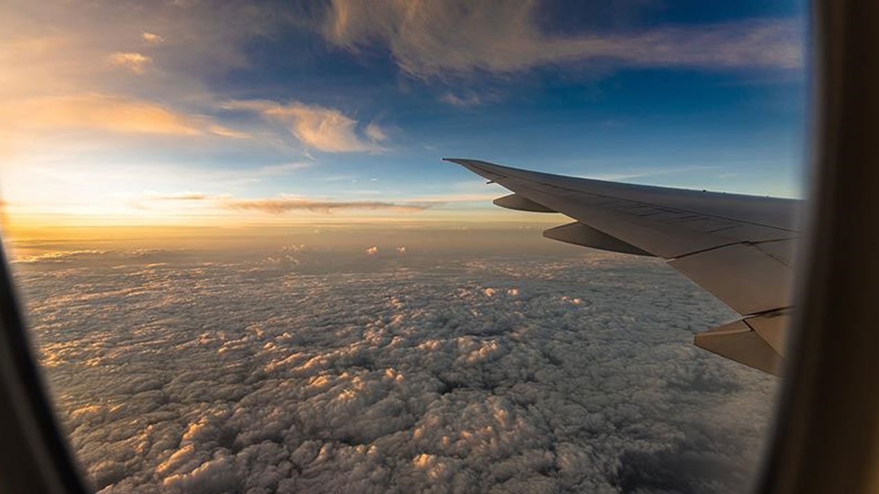 Foto - Türkiye semaları uçak kaynıyor! Saatte 250 uçak peş peşe ilerliyor