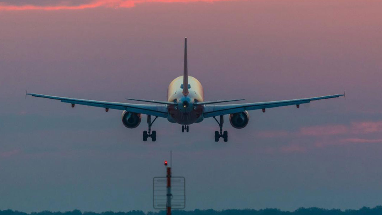 Foto - Türkiye semaları uçak kaynıyor! Saatte 250 uçak peş peşe ilerliyor