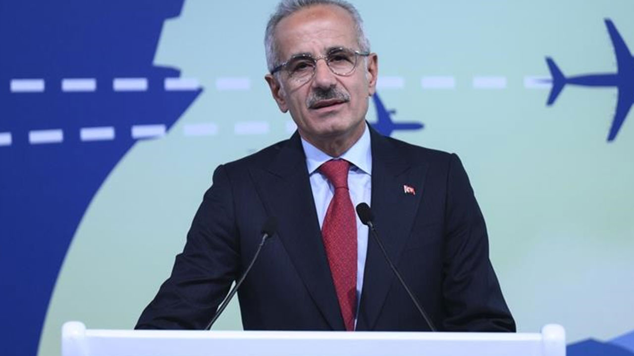 Foto - Türkiye semaları uçak kaynıyor! Saatte 250 uçak peş peşe ilerliyor