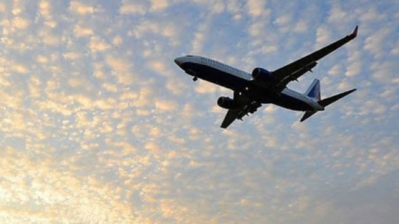 Foto - Türkiye semaları uçak kaynıyor! Saatte 250 uçak peş peşe ilerliyor