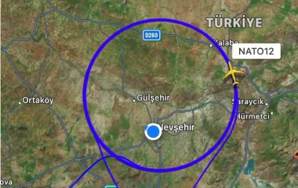Foto - Peş peşe depremler olurken Türkiye semalarında gizemli uçak! 4 saat boyunca sürekli havada daire çizdi