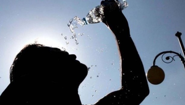 Foto - Türkiye sıcaklarla Kavrulurken o ilçede yaşayanlar dondu