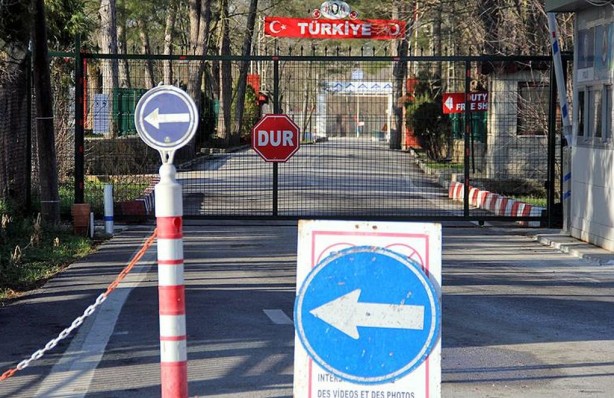 Foto - Türkiye sınırında hareketlilik! Yüzlerce asker ve polis bölgeye sevk edildi