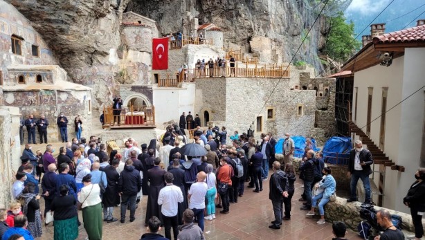 Foto - Türkiye Sümela Manastırında ayine izin verdi ama Yunanistan'dan çilden çıkaran uygulama