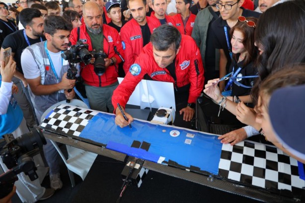Foto - Türkiye tarihinde böylesi olmamıştı! Selçuk Bayraktar müthiş rakamı verdi