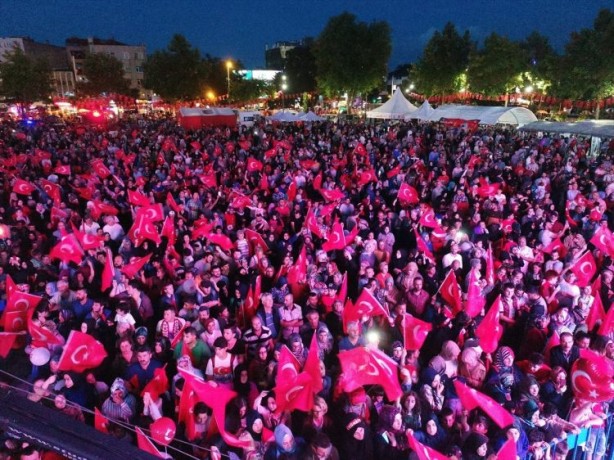Foto - Türkiye tek yürek oldu, milyonlar meydanlara indi!