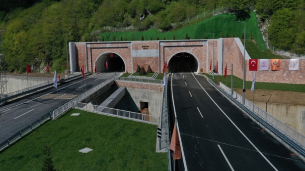 Foto - Türkiye ulaşımda çığır açtı! Bakan Uraloğlu 21 yılda faaliyete alınan yatırımları açıkladı!