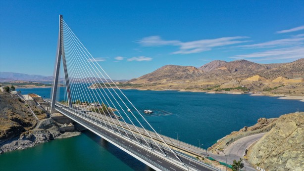 Foto - Türkiye ulaşımda çığır açtı! Bakan Uraloğlu 21 yılda faaliyete alınan yatırımları açıkladı!