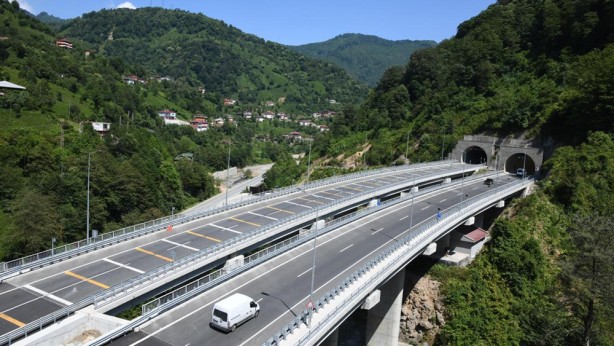 Foto - Türkiye ulaşımda çığır açtı! Bakan Uraloğlu 21 yılda faaliyete alınan yatırımları açıkladı!