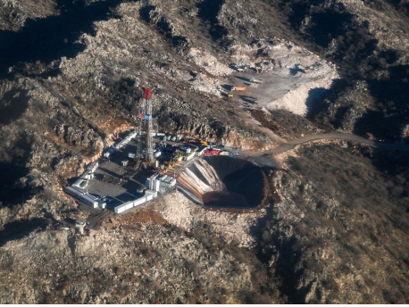 Foto - 1,5 milyar tonluk petrol rezervi! Bölgeden adeta fışkırıyor