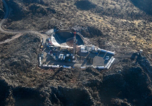 Foto - 1,5 milyar tonluk petrol rezervi! Bölgeden adeta fışkırıyor