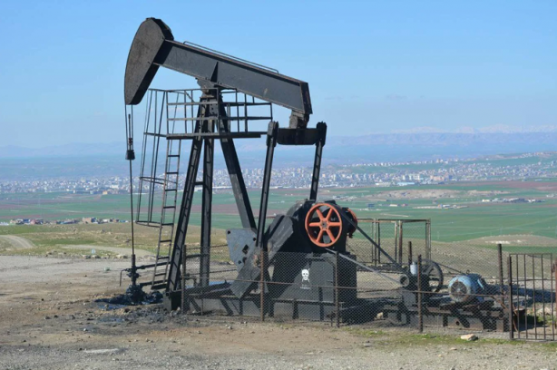 Foto - 1,5 milyar tonluk petrol rezervi! Bölgeden adeta fışkırıyor