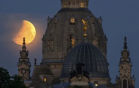 Foto - Türkiye ve dünyadan kanlı ay tutulması manzaraları