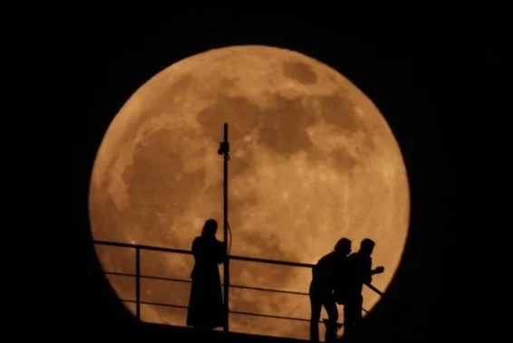 Foto - Türkiye ve dünyadan kanlı ay tutulması manzaraları