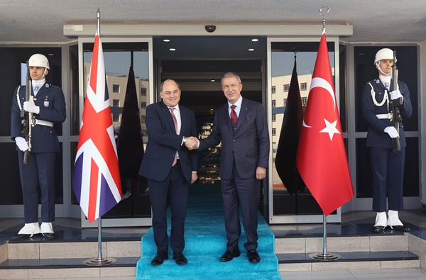 Foto - Türkiye ve İngiltere arasında kritik temas!