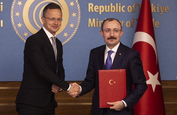 Foto - Türkiye ve Macaristan arasında imzalar atıldı