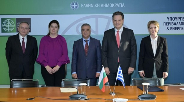 Foto - Türkiye yapılan doğalgaz anlaşmasından caymaya çalışan o ülke Yunanistan ile anlaştı! Beklenmedik imza