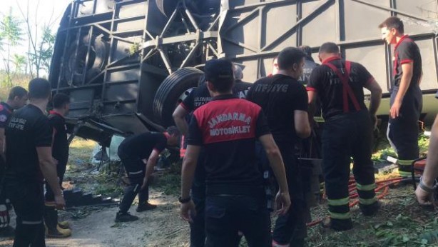 Foto - Türkiye yeni güne korkunç bir haberle uyandı! Kırklareli'nde yolcu otobüsü devrildi: Ölüler var