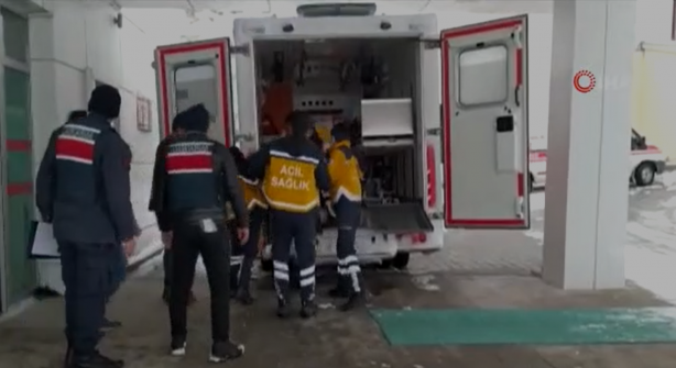 Foto - Türkiye yeni güne korkunç bir haberle uyandı! Sivas'ta yolcu otobüsü devrildi